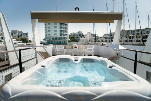 Portoverde Luxury Houseboat