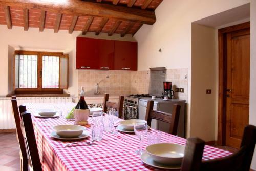 Misciano Villa Sleeps 5 Pool Wifi
