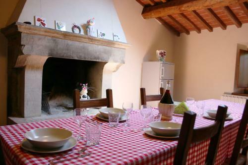 Misciano Villa Sleeps 5 Pool Wifi