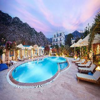 Admiral Beach Hotel