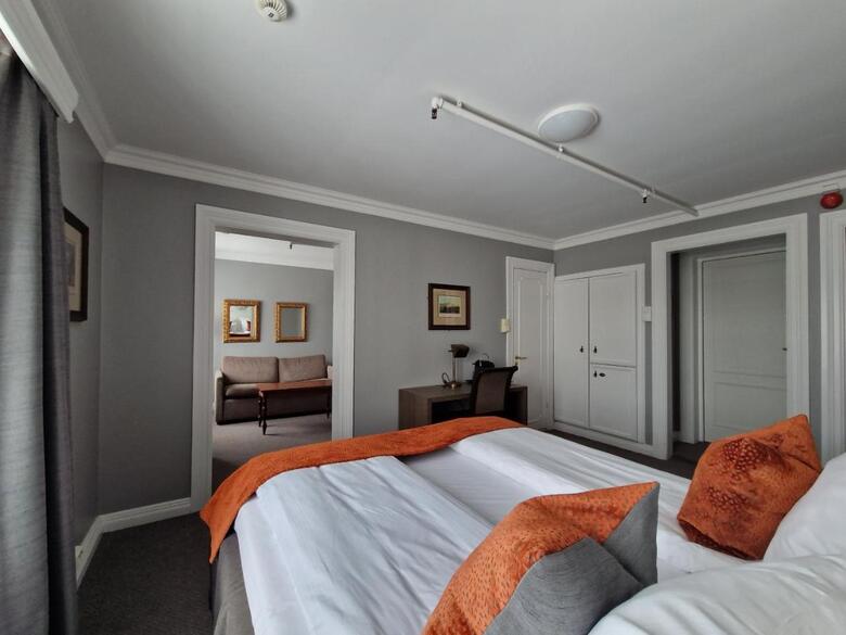 Dr. Holms Hotel