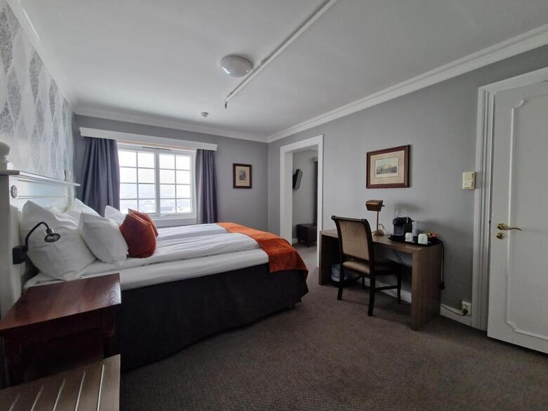 Dr. Holms Hotel