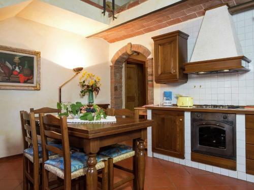 Tranquil Farmhouse In San Vivaldo Italy With Pool