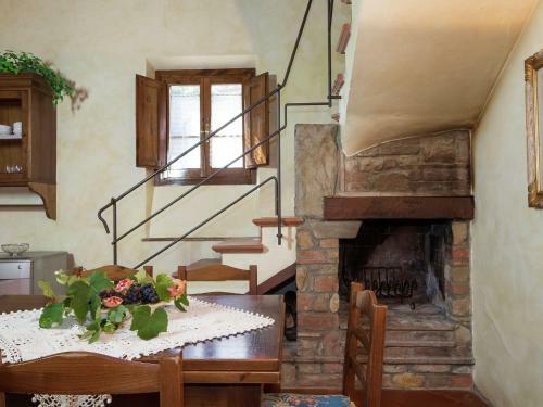 Tranquil Farmhouse In San Vivaldo Italy With Pool