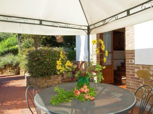 Tranquil Farmhouse In San Vivaldo Italy With Pool