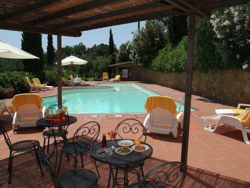 Tranquil Farmhouse In San Vivaldo Italy With Pool