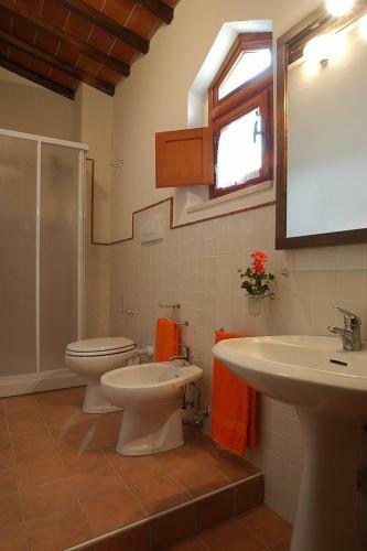 Montaione Villa Sleeps 8 Pool Wifi