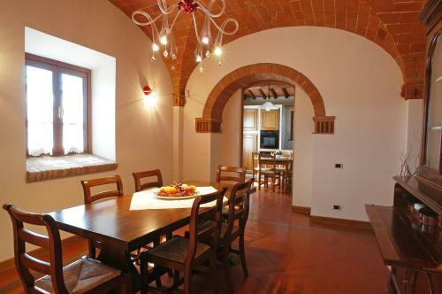 Montaione Apartment Sleeps 8
