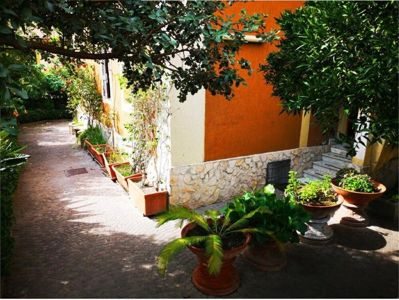 Naples Experience Backpackers Hostel