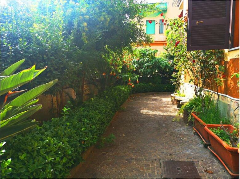 Naples Experience Backpackers Hostel