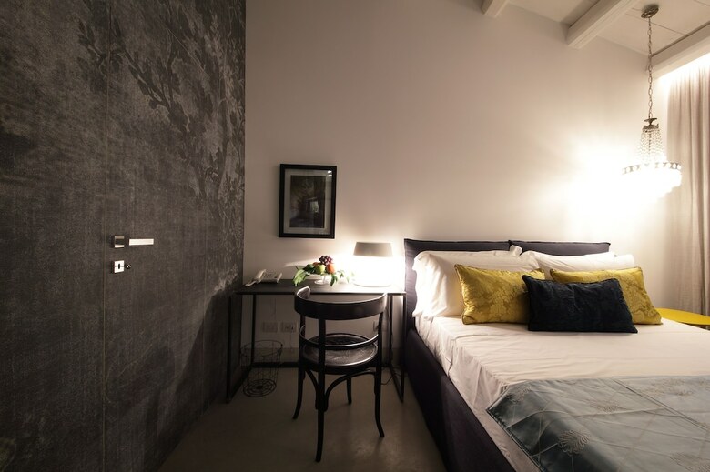 Hostal Embrace Sicily Guest House
