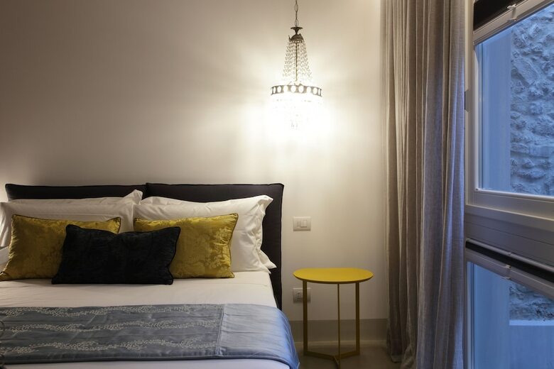 Hostal Embrace Sicily Guest House