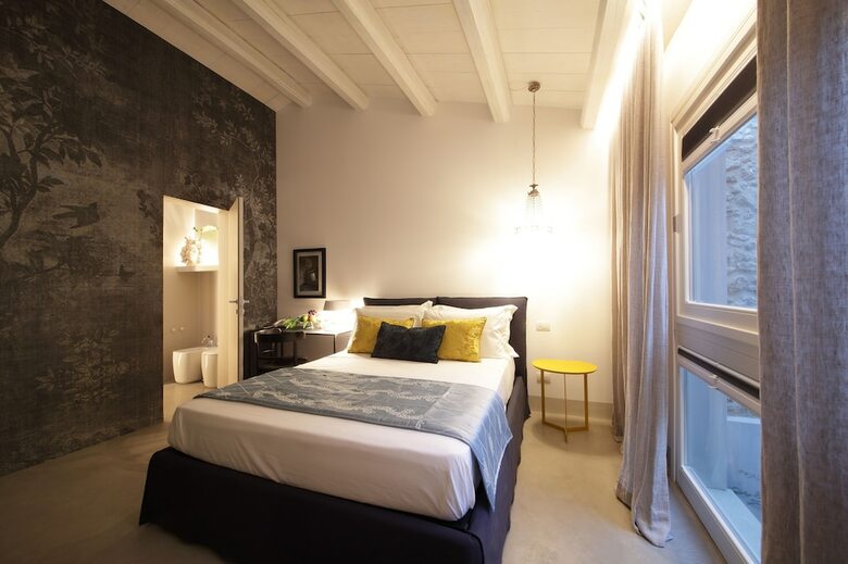 Hostal Embrace Sicily Guest House