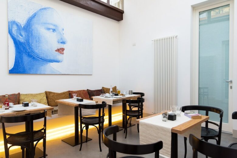 Hostal Embrace Sicily Guest House
