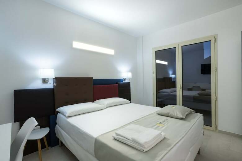 Hostal Th Collection Rooms