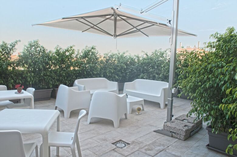 Hostal Four Rooms Guesthouse