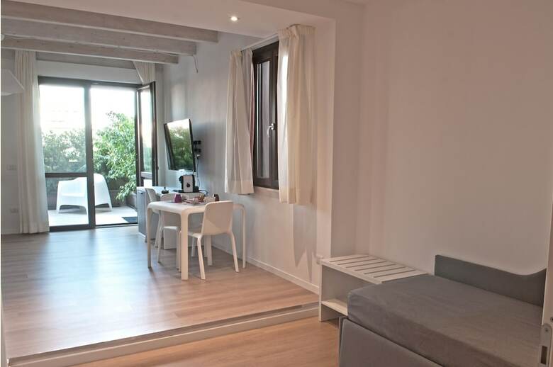 Hostal Four Rooms Guesthouse