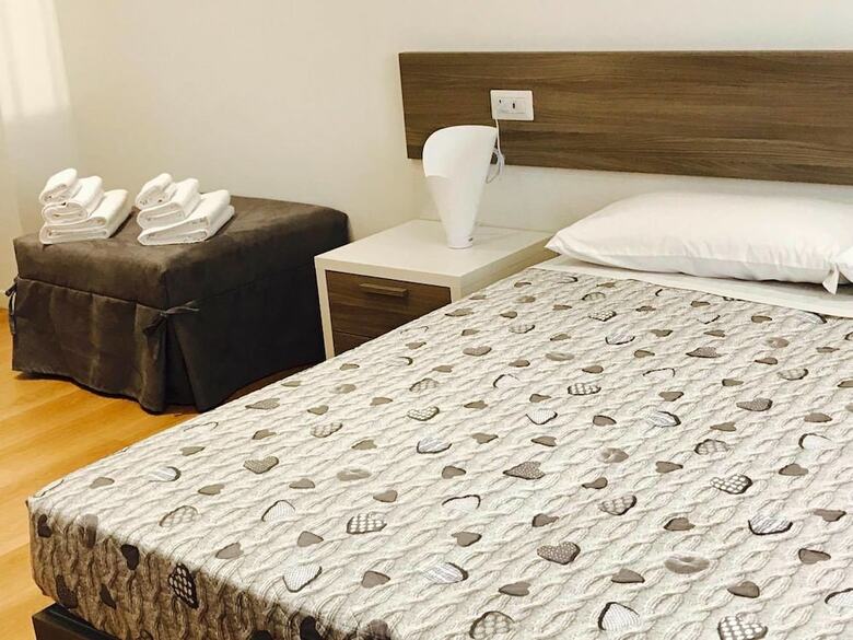 Hostal Four Rooms Guesthouse
