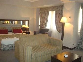 Le Grande Plaza Hotel