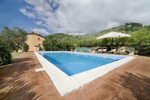 Petrognano Villa Sleeps 11 Wifi