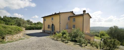 Petrognano Villa Sleeps 11 Wifi