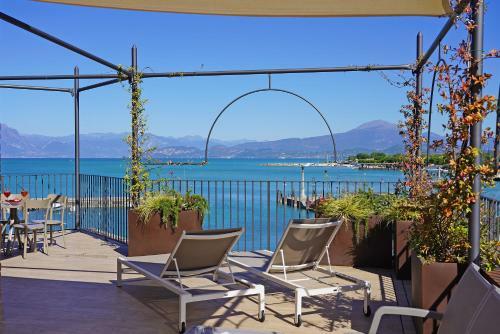 Hostal Riviera Carducci Rooms