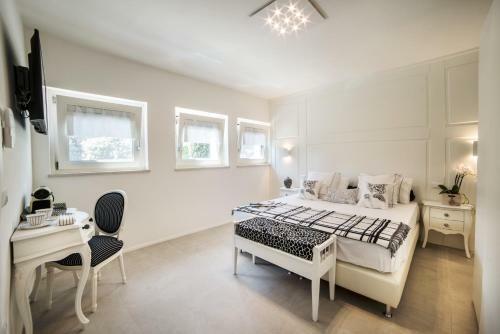 Hostal Riviera Carducci Rooms
