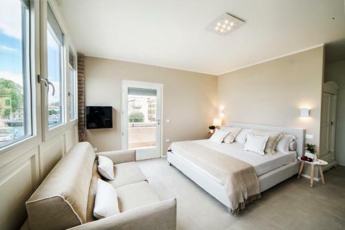 Hostal Riviera Carducci Rooms