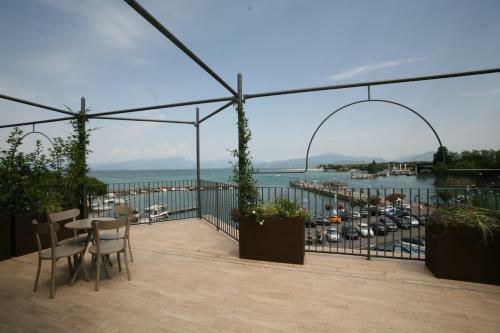 Hostal Riviera Carducci Rooms