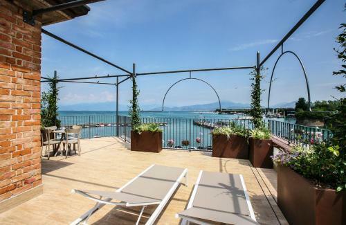 Hostal Riviera Carducci Rooms