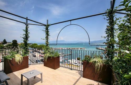 Hostal Riviera Carducci Rooms