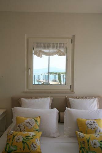 Hostal Riviera Carducci Rooms