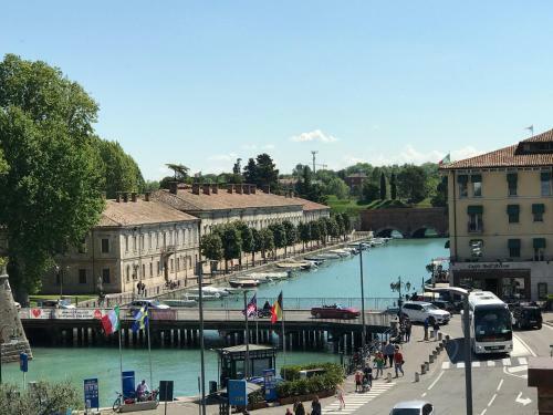 Hostal Riviera Carducci Rooms