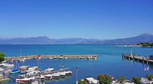 Hostal Riviera Carducci Rooms
