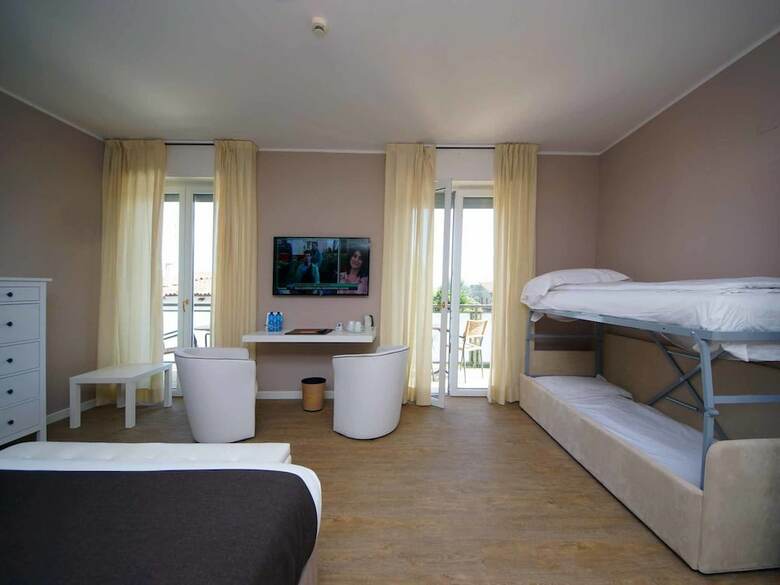 Hotel Clarin 14 By Dori