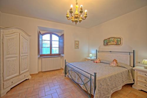 Pignano Villa Sleeps 12 Pool Wifi