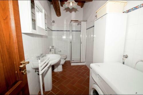 Pieve A Presciano Villa Sleeps 8 Pool