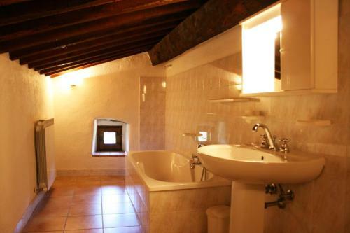 Piegaio Basso Villa Sleeps 16 Pool Wifi