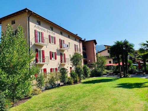 Hostal Albola Suite Holiday Apartments