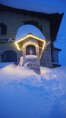 Hotel Altopiano Delle Rocche
