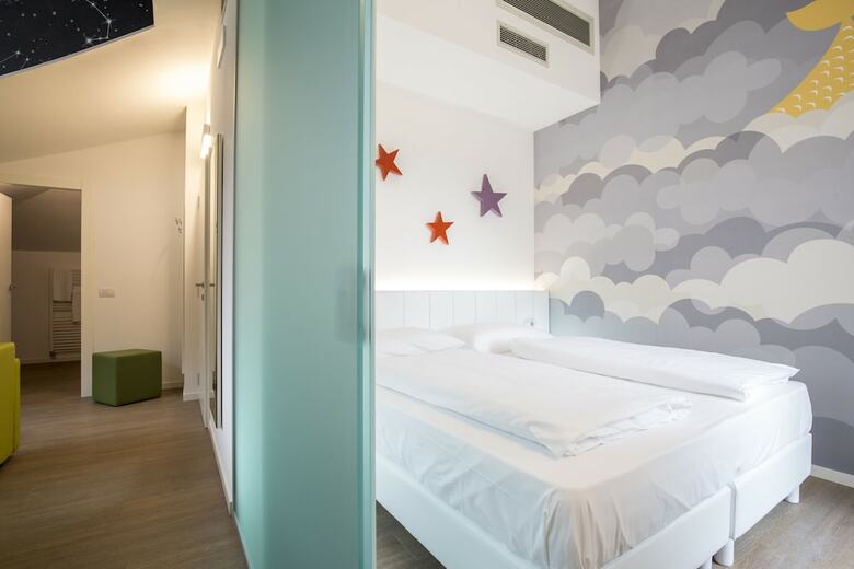 Hotel Holiday IV Gardan