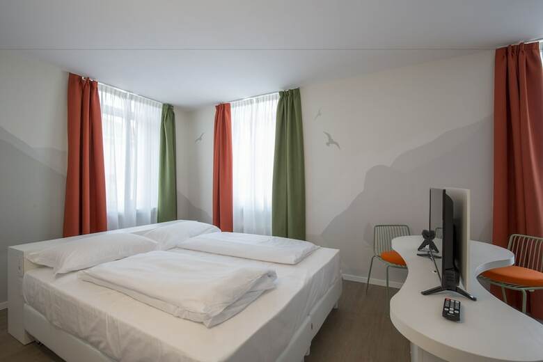 Hotel Holiday IV Gardan