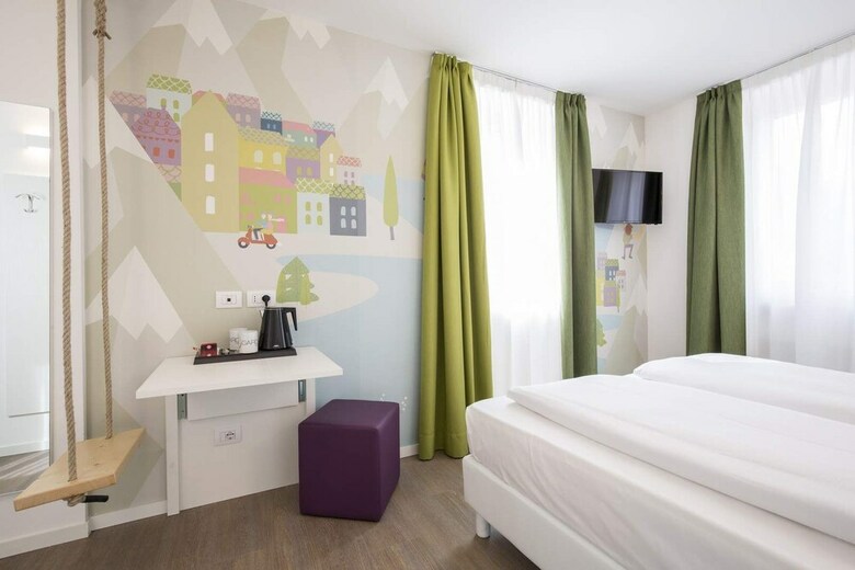 Hotel Holiday IV Gardan