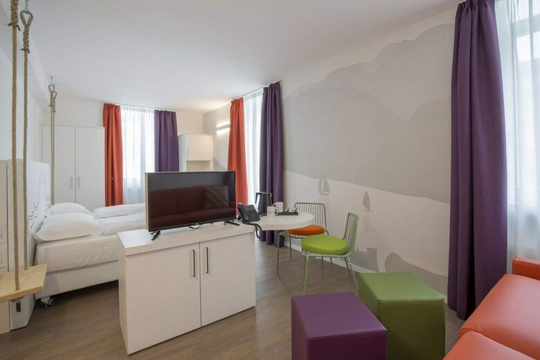 Hotel Holiday IV Gardan