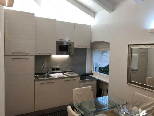 White Residence Apartment