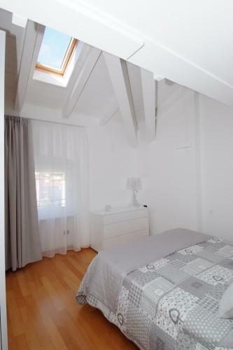 White Residence Apartment