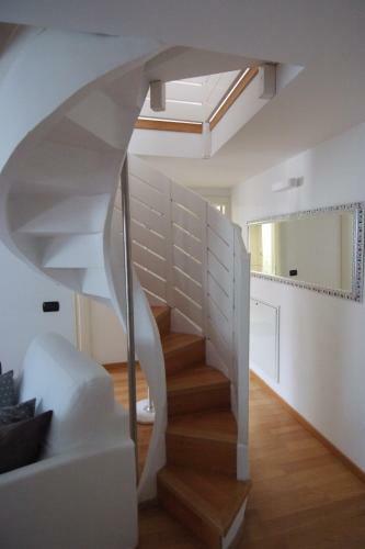 White Residence Apartment