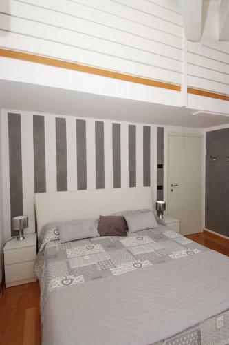 White Residence Apartment