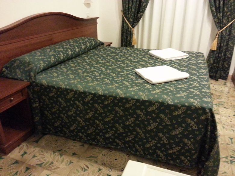 Hostal Guesthouse Alex II