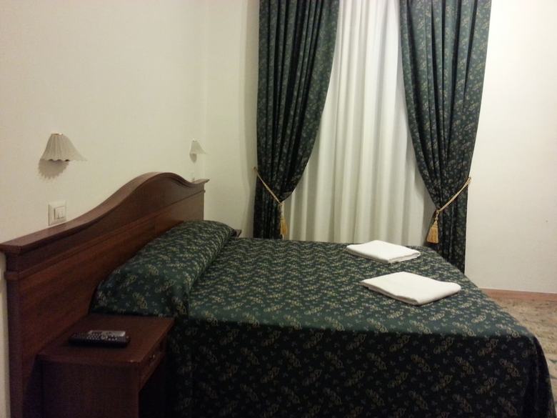 Hostal Guesthouse Alex II